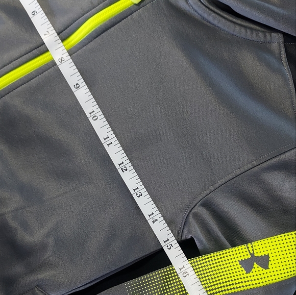 Under Armour girl's size 7 full front zipper gray/fluorescent green trim jacket - Picture 4 of 8